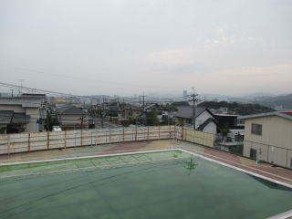 プールから広島駅方面の眺望